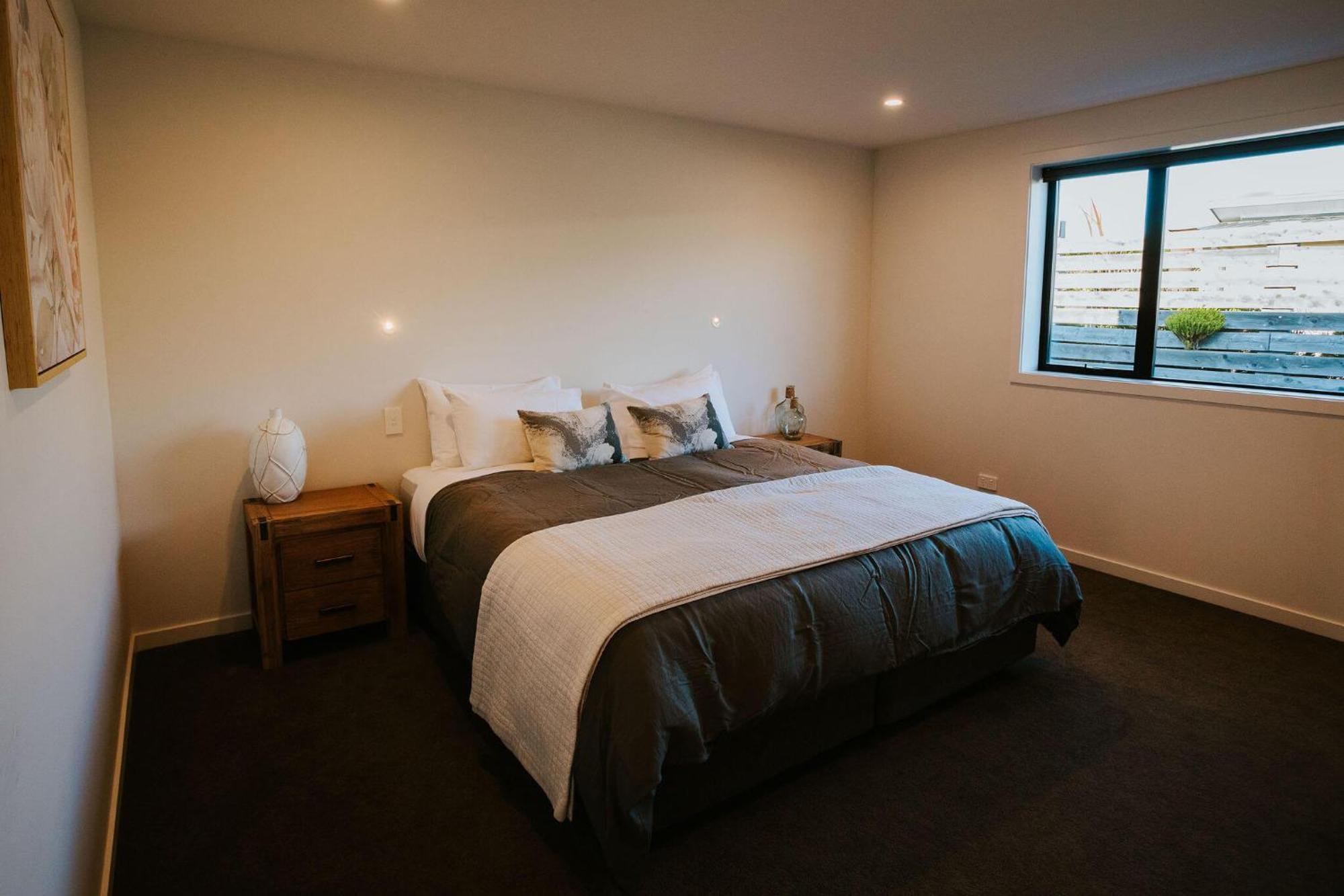 Holiday home On The Rocks - Sleeps 8 - Family Friendly *
