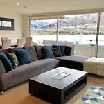 Lakeview Heights Luxury Apartment 2