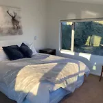 Lakeview Heights Luxury Apartment 2