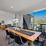 Kings View - Wanaka Holiday Home