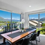 Kings View - Wanaka Holiday Home