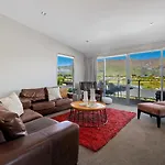 Kings View - Wanaka Holiday Home