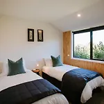 Minaret Ridge - Sleeps 8 - Mountain Views