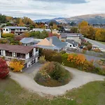 Lakeside Escape - Wanaka Holiday Bach