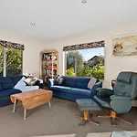 Hikuwai Family Retreat - Albert Town Holiday Home