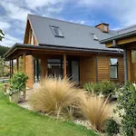 Stunning Scandi Style Room Overlooking Lake Wanaka