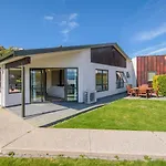 Downtown Wanaka - Wanaka Holiday Home