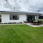 1 - Delightfully Fresh, Private Home Close To Town