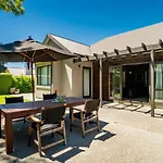Modern Lake Haven - Wanaka Holiday Home