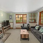 The Cottage On The Hill - Wanaka Holiday Home