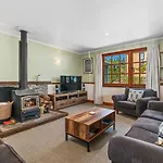 The Cottage On The Hill - Wanaka Holiday Home