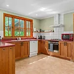 The Cottage On The Hill - Wanaka Holiday Home