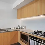 Winona Of Wanaka - Luxury Lakefront Apartment