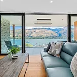Luxurious Lakefront Penthouse