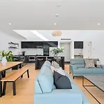 Luxurious Lakefront Penthouse