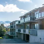 Central Luxury Apartment 205