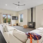 Kokomea House - Wanaka Holiday Home
