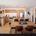 Genoa - Sleeps 6 - Lakefront Apartment