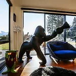 Mt Roy Terrace - Sleeps 8 - Mountain Views - Artwork Collection