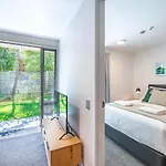 Central Luxury Apartment 108