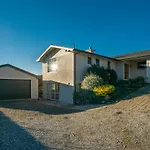 Manuka Views - Wanaka Holiday Home
