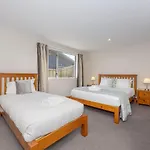 Wanaka Views On King