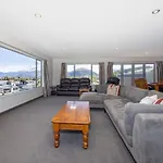 Wanaka Views On King