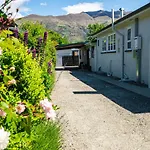 Downtown Delight - Wanaka Holiday Home