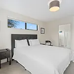 Urban Oasis - Wanaka Holiday Home