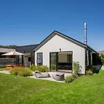 Northlake Hideaway - Wanaka Holiday Home