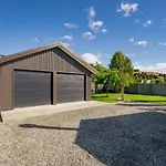 Relax On Snowberry - Wanaka Holiday Home