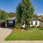 Relax On Snowberry - Wanaka Holiday Home
