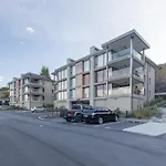 Apartment 26 - Lakefront Location - Swimming Pool - Spa - Gym
