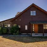 Heritage Villa 10 - Wanaka Holiday Home