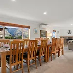 Scaife Place Lodge - Wanaka Holiday Home