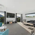 Casa Central - Wanaka Holiday Home
