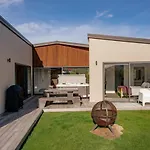 Casa Central - Wanaka Holiday Home