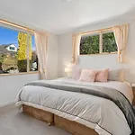 Scaife Place Lodge - Wanaka Holiday Home