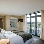 Mt Gold Retreat - Sleeps 8 - Spa Pool - Tennis Court