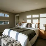 Mt Gold Retreat - Sleeps 8 - Spa Pool - Tennis Court