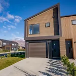 Wanaka Wonder - Wanaka Holiday Home