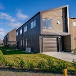 Wanaka Wonder - Wanaka Holiday Home