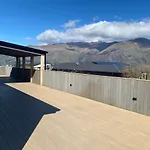 Peninsula Peaks - Wanaka Holiday Home