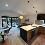 Wanaka Escape - Modern 2 Bedroom House