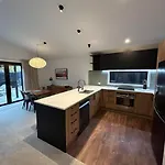 Wanaka Escape - Modern 2 Bedroom House