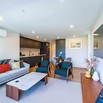 Majestic Mountain-View Retreat