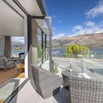 Marina Views - Luxury Apartment