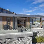 Marina Views - Luxury Apartment