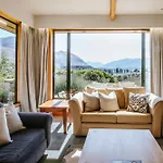 Bullock Creek Chalet - Sleeps 8 - Lake & Mountain Views - Private & Secluded