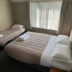 Manuka Crescent Motel